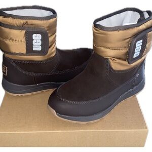 NEW/ UGG Toty Weather boot  (Kid) // size:2